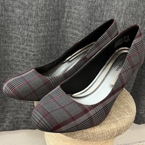 Comfort Plus by Predictions Heels - Picture 3 of 5